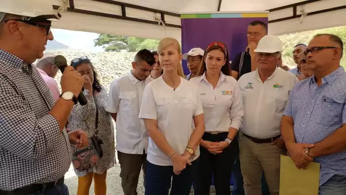 Gobernadora Dilian Francisca Toro inspeccionó las obras del pozo profundo para Vijes