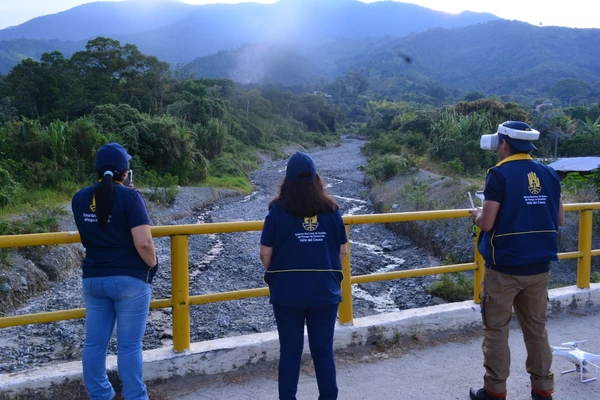 Fiscalía y Gestión del Riesgo Valle del Cauca  inspeccionan comportamiento de quebrada en El Cerrito
